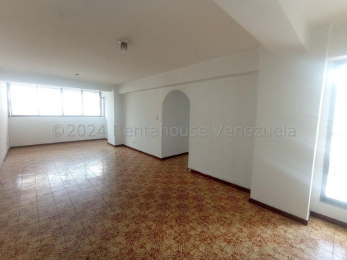 Apartamento En Venta Economico Grande Cómodo Cn 125 Metros 4 Habitaciones 2 Baños Zona Centro Maracay Agua Constante Seguridad Nela 2425950