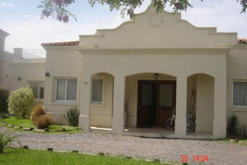 Venta Casa Pilar Del Este Los Jazmines, Muy Linda Casa En Lote Central Con Vista Al Parque, Una Planta