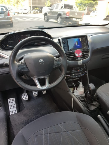 Peugeot 208 Modelo Feline Año 2013
