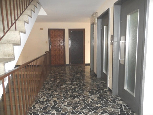 Venta De Amplio Apartamento En Los Ruices / Gc