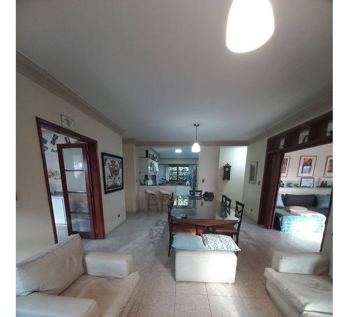 Importante Casa En Venta - Barrio José Muñoz - Permuta Menor