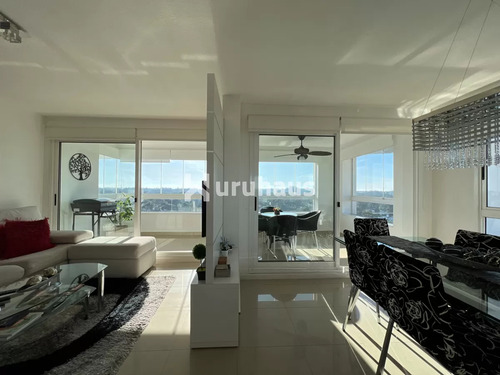 Apartamento A La Venta 3 Dormitorios Y 2 Cocheras - Punta Del Este