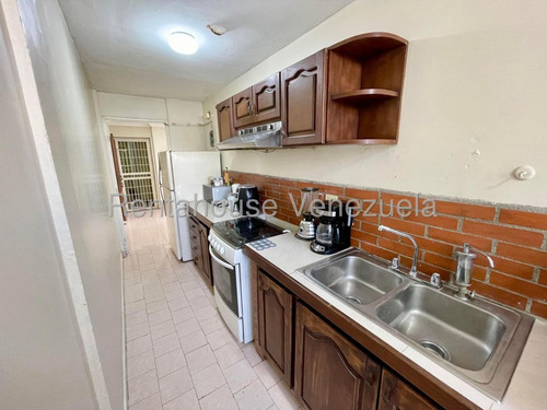 Hermoso Apartamento En Venta En Una De Las Zonas Mas Concurridas Al Este De La Ciudad,urb Club Hipico Las Trinitarias Barquisimeto - M -c -t- #// Monica Carrasquel, Rah Centro Occidente /*# Oportunida