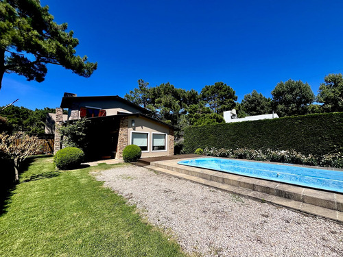 Casa En En La Caleta, Con Pileta!