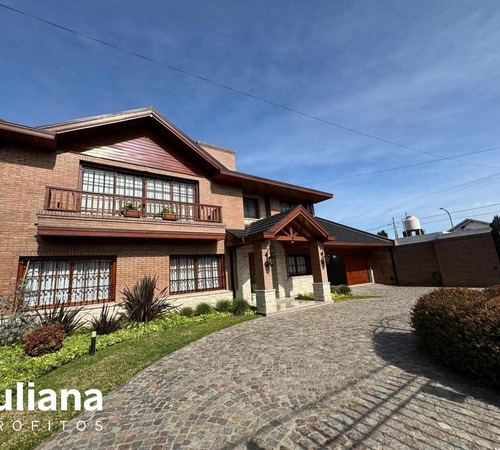 Casa Impontente Seis Ambientes Con Pileta - Quilmes
