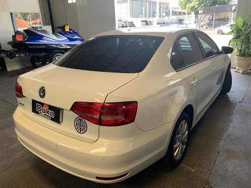 Imagem 11 de 16 de Volkswagen Jetta 2015 2.0 Comfortline Flex Aut 4p
