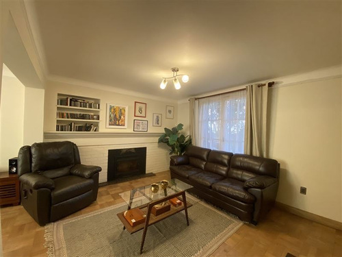 Casa En Venta De 3 Dorm. En Las Condes