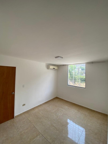 Imagen 5 de 8 de Apartamento En Alquiler En Macuto De 60m2