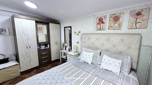 Casa En Venta De 4d 2b Y Local Comercial En La Pintana