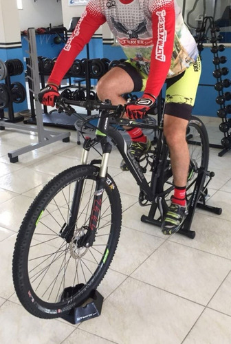 Imagem 4 de 10 de Kit Rolo De Treino E Base Niveladora Preta Mocoto Shop
