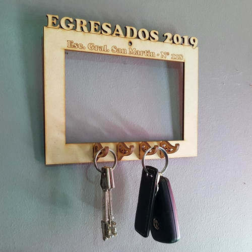 Imagen 5 de 6 de 17 Portaretratos Egresados Porta Llaves Souvenirs Fibrofacil