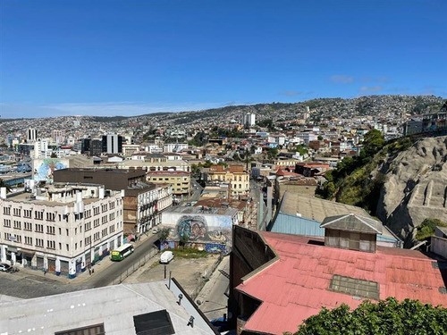 Departamento En Venta De 1 Dorm. En Valparaíso