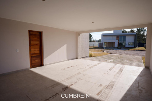 Gran Casa A Estrenar En La Castilla Club De Campo