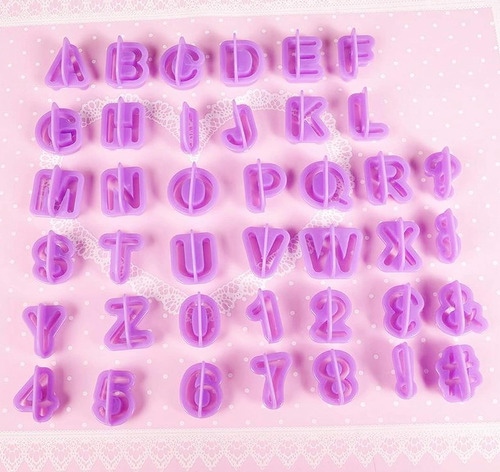 Cortadores De Galletas Alfabeto Y Números 40 Piezas Morado