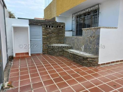 Imagen 8 de 29 de Hermosa Casa Unifamiliar, Moderna, Con Cocina Semiequipada En Trigal Norte, Pisos De Porcelanato, Area De Bar Con Aire Splitt Que Abarca Para La Sala Patio Confortable, Ubicada En Calle Cerrada