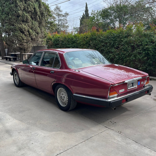 Jaguar Xj6