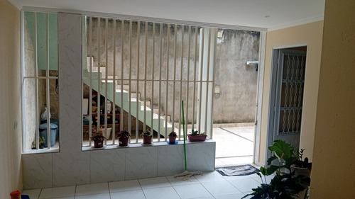 Casa A Venda De 8 Cômodos E 3 Banheiro E 1 Garagem