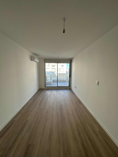 Alquiler Apartamento Con Cochera, 1 Dormitorio-la Comercial