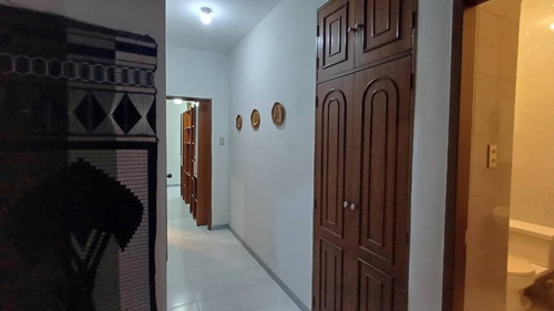 Grey Zuloaga Y Javier Philip Inzitu Realtors Alquilan Apartamento En Residencias Costanova Urbanizacion Prebo Valencia Carabobo Venezuela