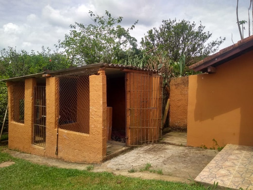 Chácara 1.400 M² Com Piscina - Cód.c453