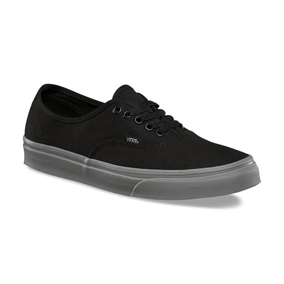 vans negros con gris