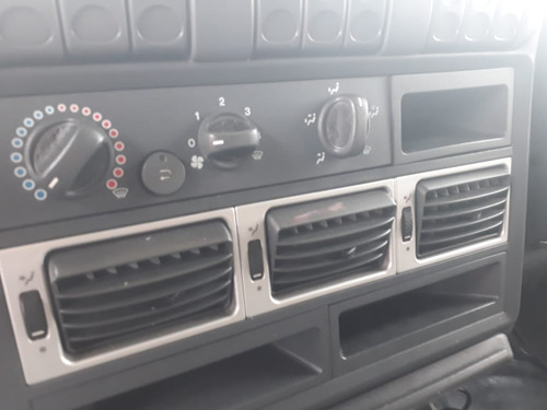 Imagem 14 de 14 de Iveco 240e25 Truck Ano 2010