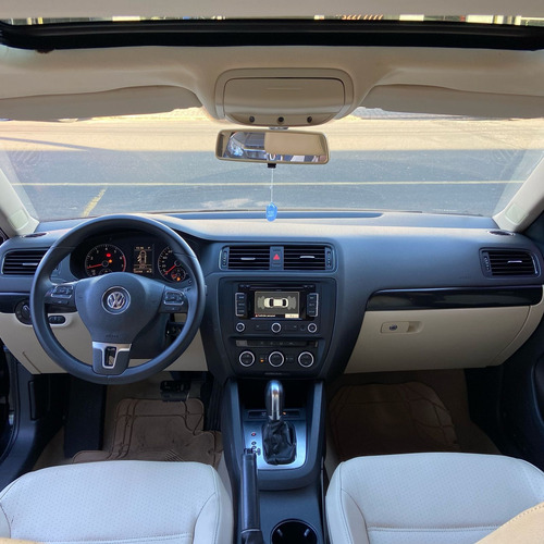 Volkswagen Jetta 2.0 Comfortline Flex 4p Automática