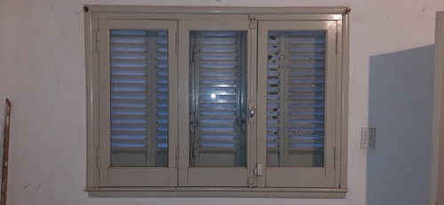 Ventana Antigua De Cedro Con Celosías Gris Claro (Usado)