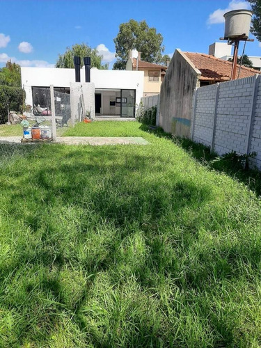 135 Entre 473 Y 474. Casa De Dos Dormitorios En Venta. City Bell