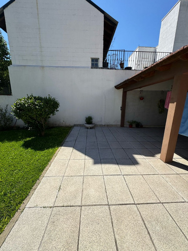 En Venta Lote De 8.66x44.33 Con Casa 5 Amb C/ Gge, Fdo Libre, Terraza Y Balcon En Lanus (208)