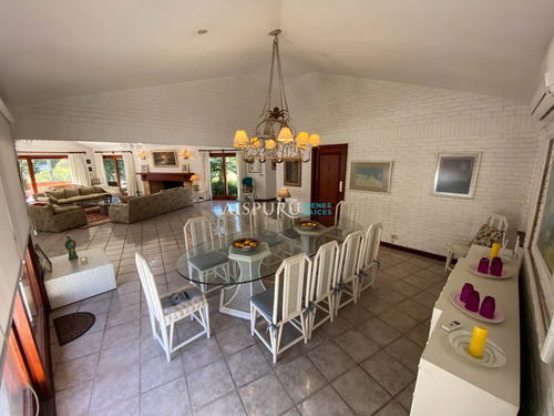 Venta De Lujosa Casa En Playa Mansa, Punta Del Este