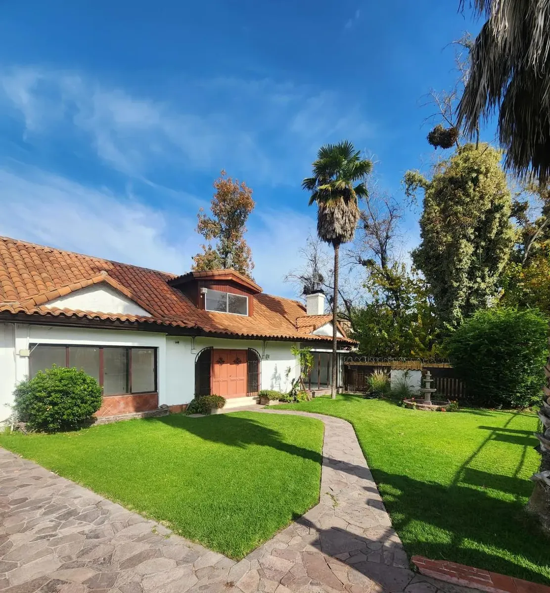 Imagen 1 de 11 de Venta Casa Amplia En Principe De Gales, La Reina