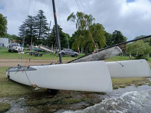 Catamaran F18