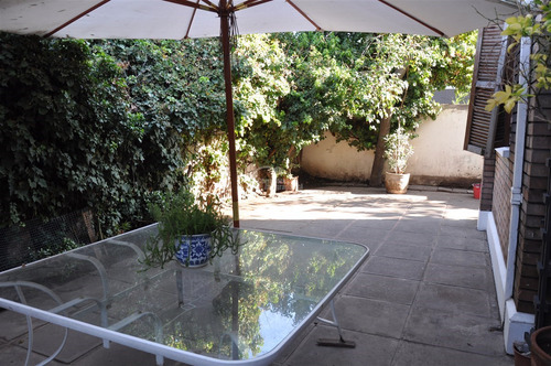 Casa En Venta De 4 Dorm. En Las Condes Excelente Estado