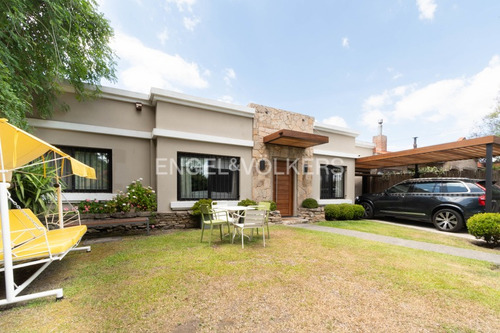 Cómoda Casa De 3 Dormitorios Y Servicio En Venta En Parque Miramar Id 6377