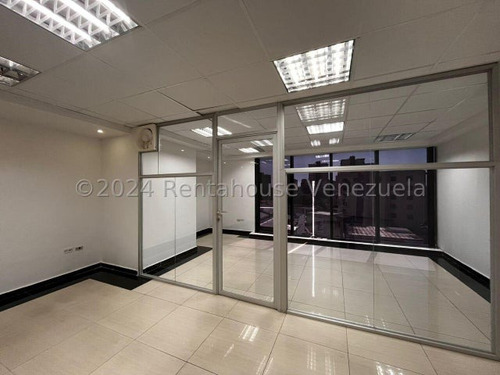 En Alquiler Moderna Oficina En Torre Empresaria, Con 2 A/a De 5 Toneladas C/u, Recepcion Y Sub Dividida En 4 Cubiculos En Vidrios, 2 Salas De Baño Y Mas, Hagamos Negocios, Contactame Dennymar B4b8o69