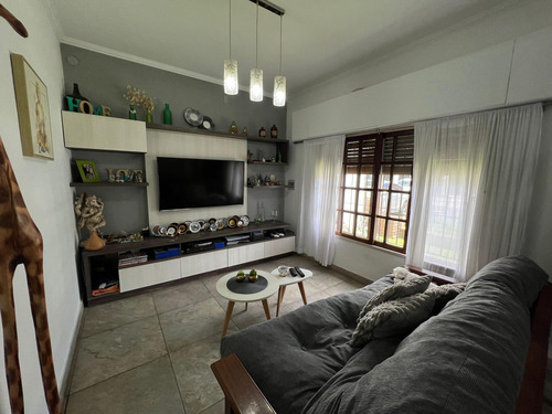 Casa 6 Amb. C/quincho, Parrilla, Pileta - B. Vista