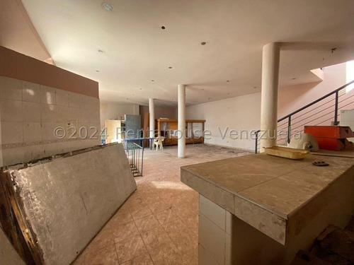 Edificio En Venta En Plana Av. Lizandro Alvarado, Ubicado En Esquina Con 8550 Mts De Terreno Valencia Carabobo Lf24-15311