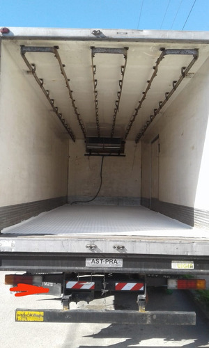 Imagen 2 de 6 de Mercedes Benz 1318