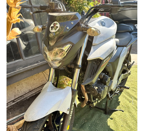 Yamaha Fz25, Impecable