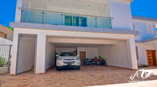 Casa En La Zurza