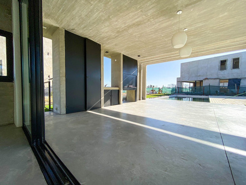 Imagen 15 de 30 de Venta Casa 6 Amb. Piscina El Cantón Barrio Golf!