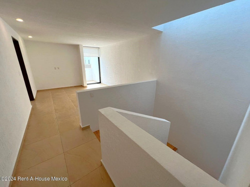 Condominio Inspira Zibata Casa Ubicada En Esquina De 223 M2 Con 3 Recamaras Y Con Cuarto De Servicio Qh745*25