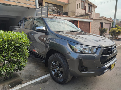 Toyota Hilux Sr 4x2 D/c 2gd M/t Sr