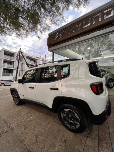 Imagen 16 de 22 de Jeep Renegade 2016 1.8 Sport