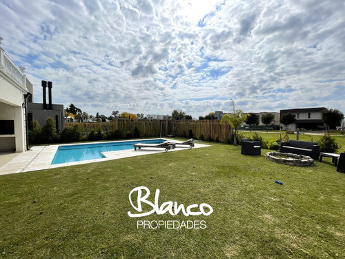 Casa En Venta En Santo Tomás, Pilar, G.b.a. Zona Norte