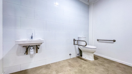 Arriendo De Moderno Local En Pleno Centro De Los Ángeles