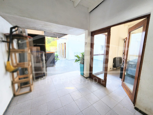 Casa Sobre Calle Saturnino Justo