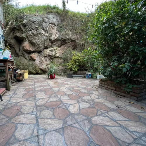Vendo 2 Casas En Un Padrón De 400m2, Al Frente Jardín, En Una Planta 5 Dorm, 3 Baños, Entrada Para Autos 5. Malvin Sur Usd 280.000 Dolares