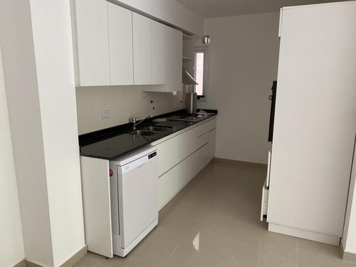 Excelente Departamento De 3 Ambientes A La Venta Lyon En Adrogué